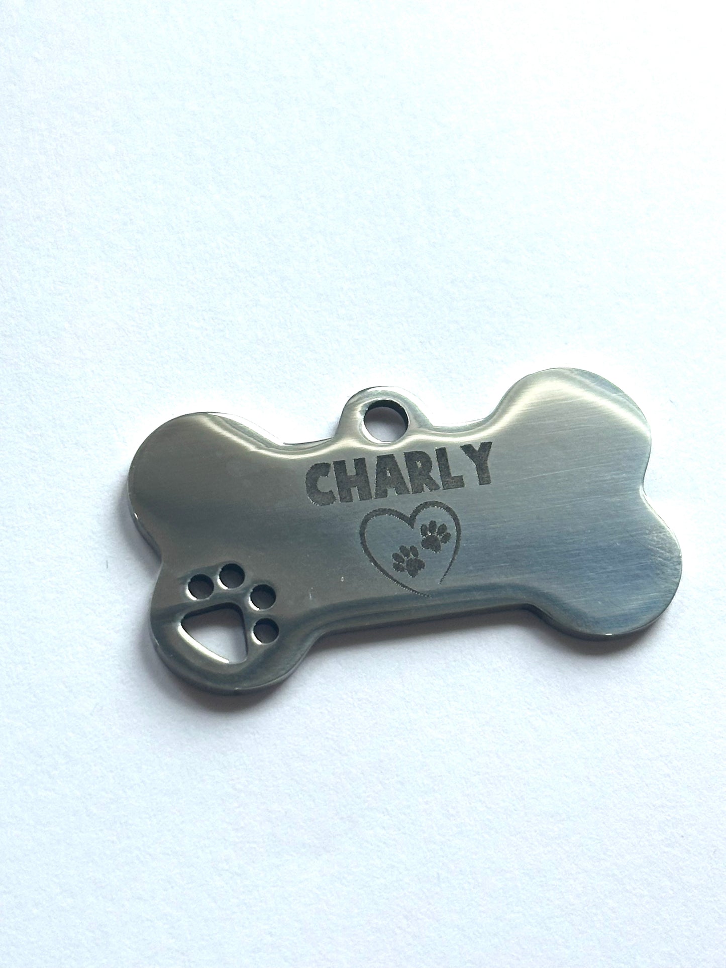 Personalisierte Hundemarke aus Edelstahl – Stilvoller Schutz für deinen treuen Begleiter - Display Schutz24
